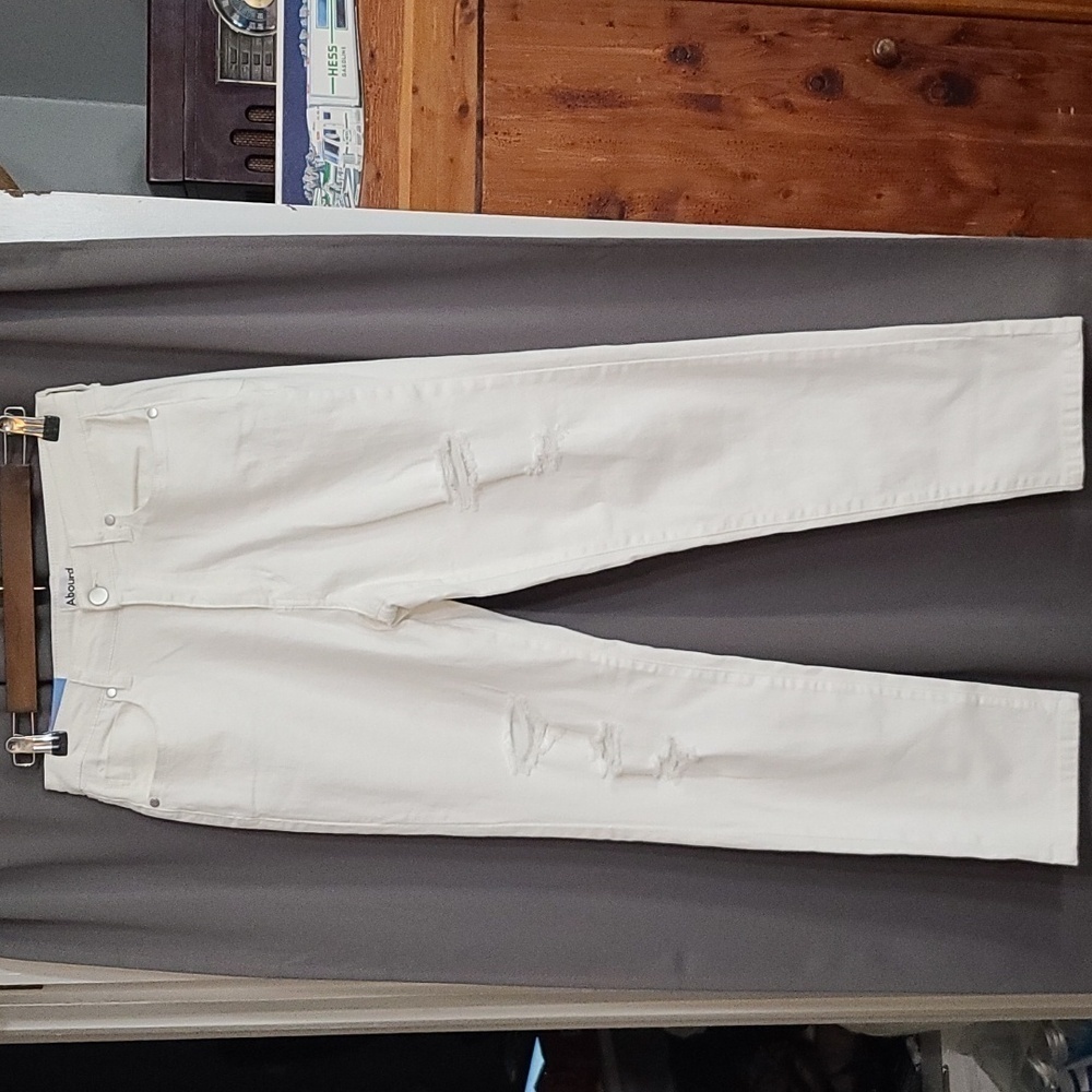 NWT‎ Abound Womens Mom Jeans Off- White Distressed Stretch Size 29x29